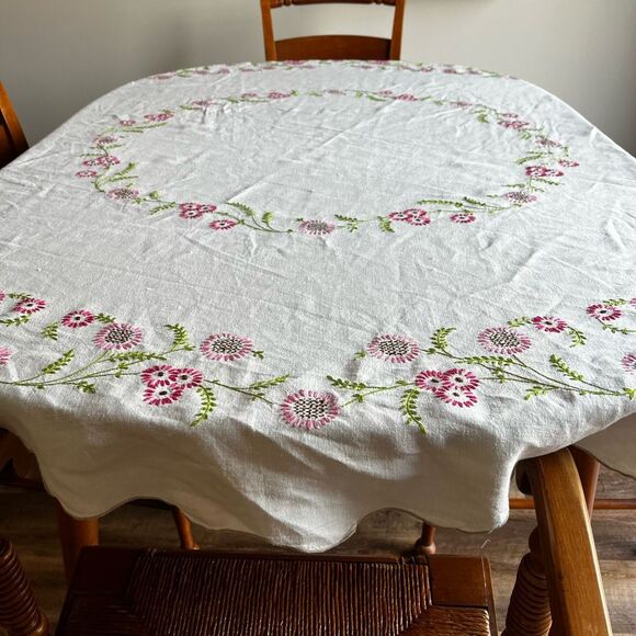 Vintage Hand Embroidered Linen Tablecloth Pink Floral Oval Cottagecore Farmhouse - Picture 2 of 9